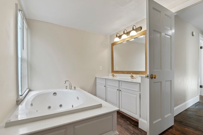 Building Photo - 107 W High St