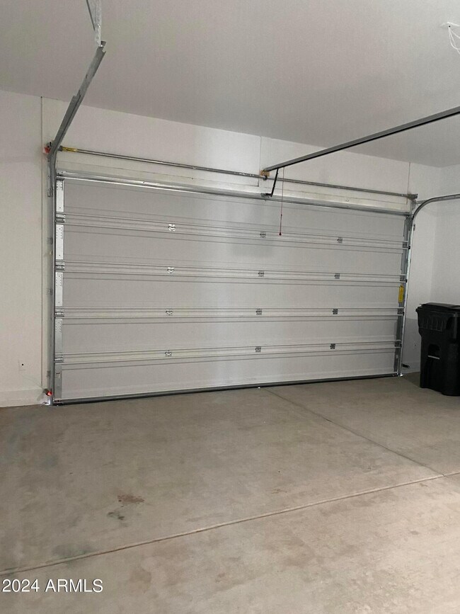 Building Photo - 4853 E St John Rd