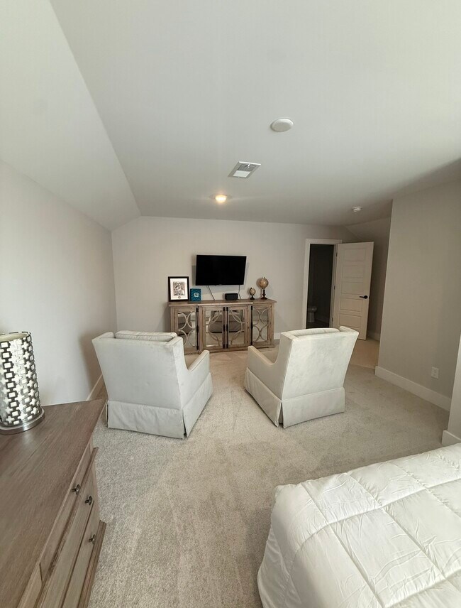 Building Photo - 9030 Headwaters Dr
