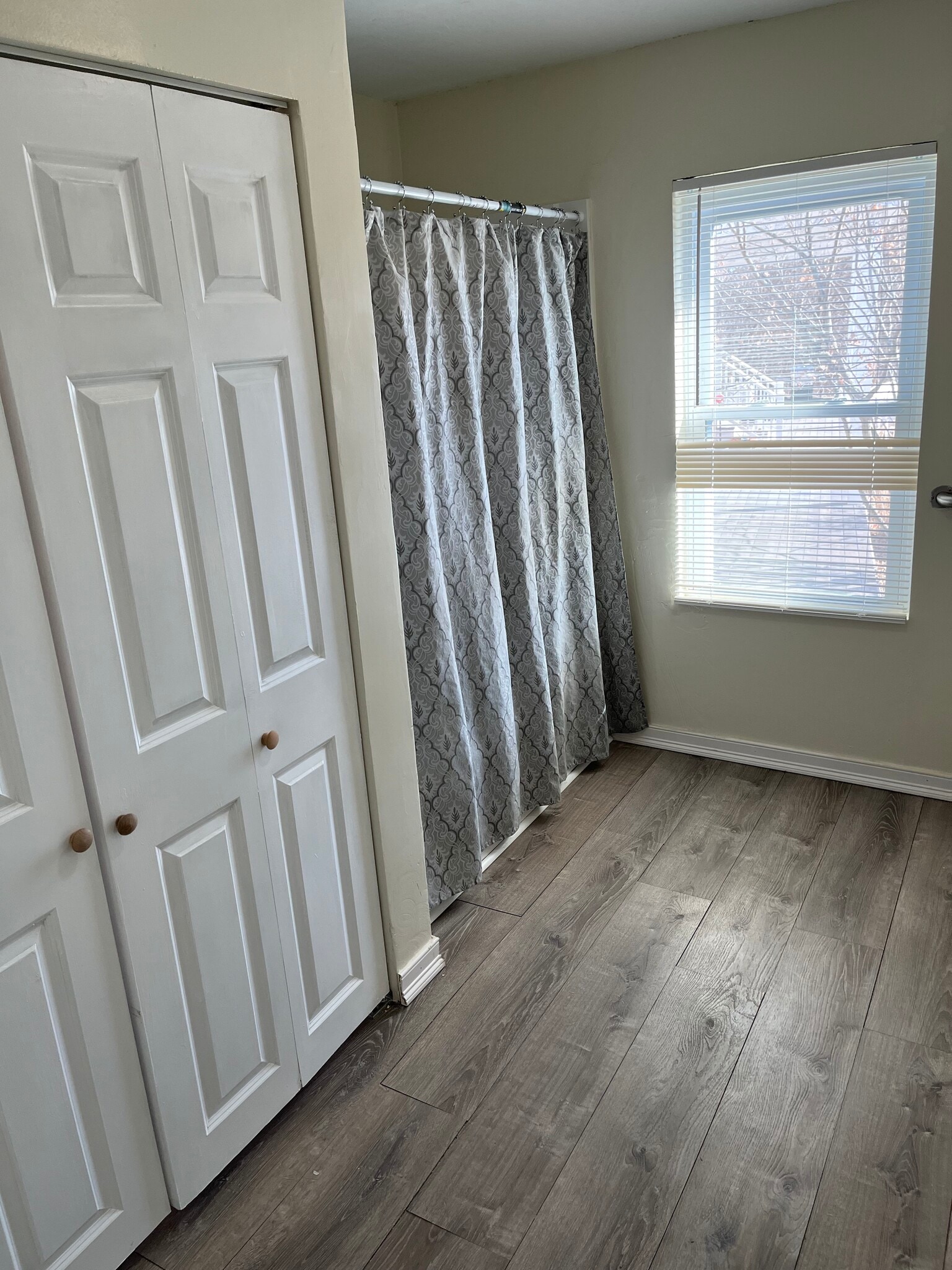 Laundry closet or storage and cleaning - 33 White St