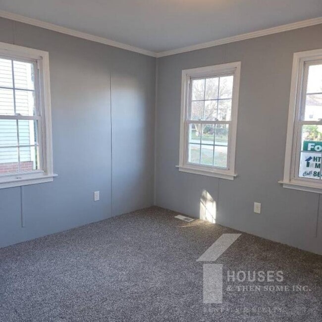 Building Photo - 7 Edwards St