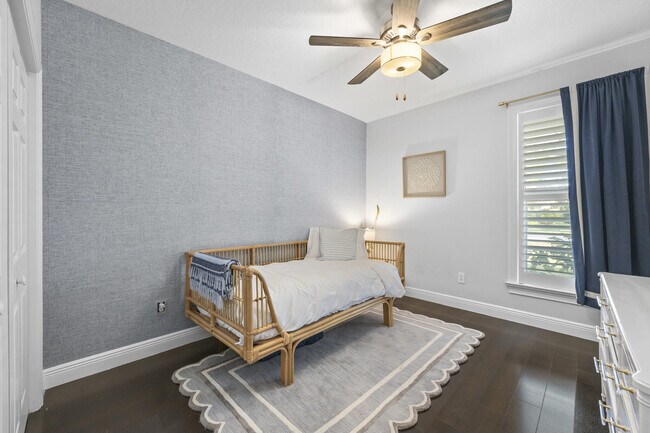 Building Photo - 9806 SE Landing Pl