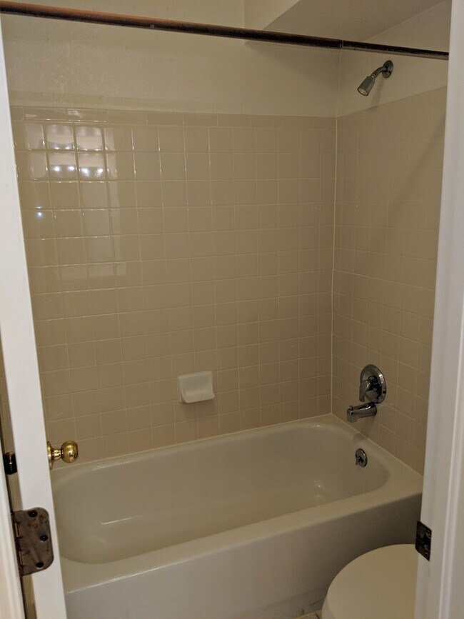 Building Photo - Englewood/DTC Ground Floor 2 Bedroom 2 Bath Condo For Rent - Great Location and Amenities