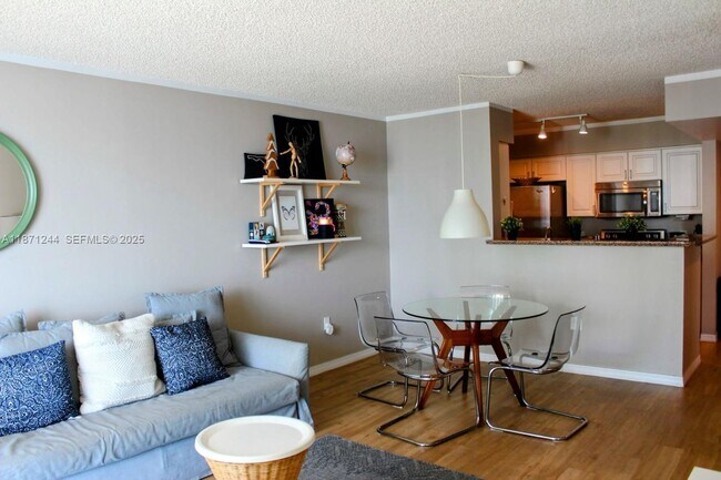 Building Photo - 1155 Brickell Bay Dr