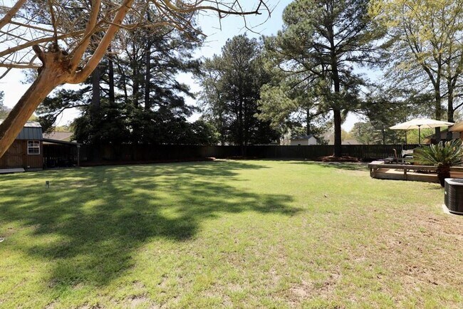 Building Photo - 2415 Edmunds Dr