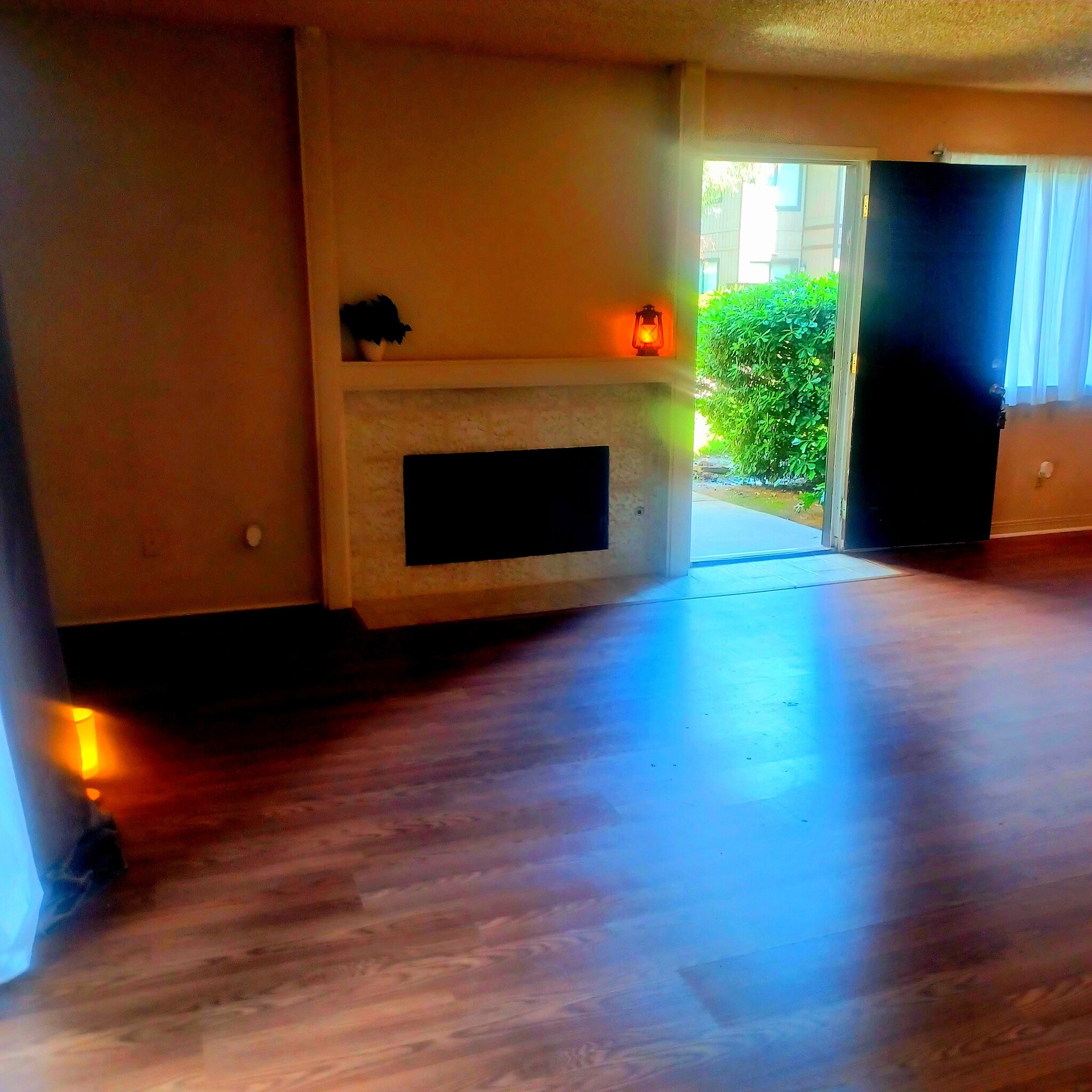 Living Room - 1190 S Winery Ave