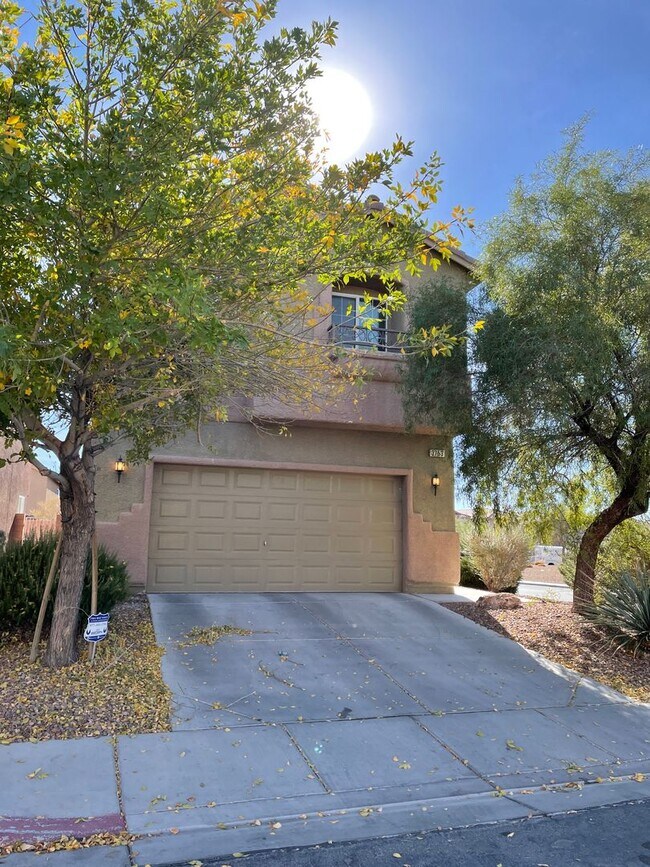 Building Photo - 3753 Hollycroft Dr