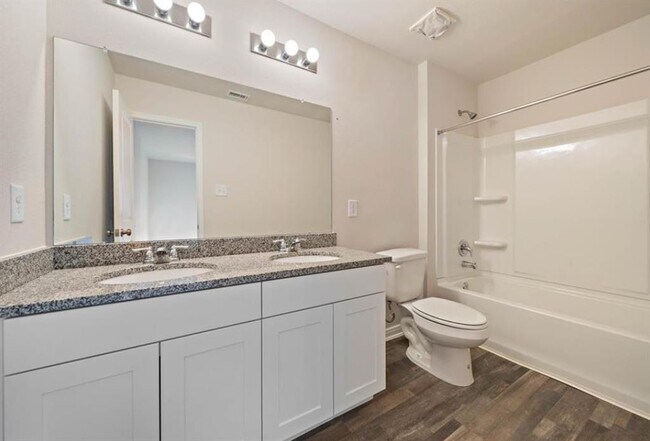 Building Photo - 15708 Del Norte Dr