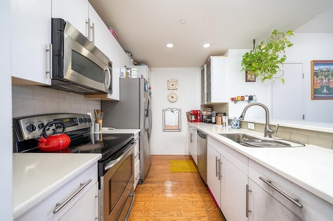 Building Photo - 149 Essex St