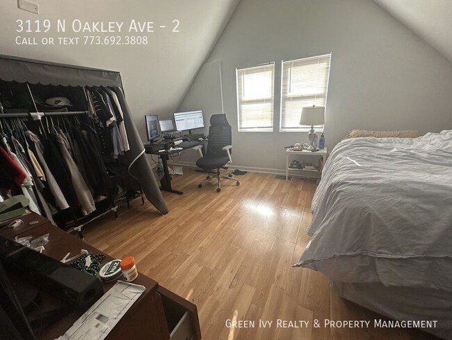 Building Photo - 3119 N Oakley Ave