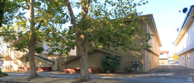 Building Photo - 4981 Kentfield Rd
