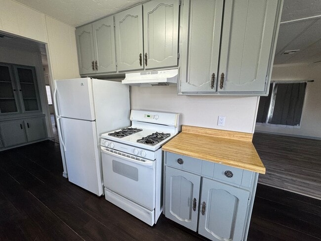 Building Photo - Manufactured home in Lemmon Valley- 3-bedroom 2 bath, huge yard! Pet friendly!