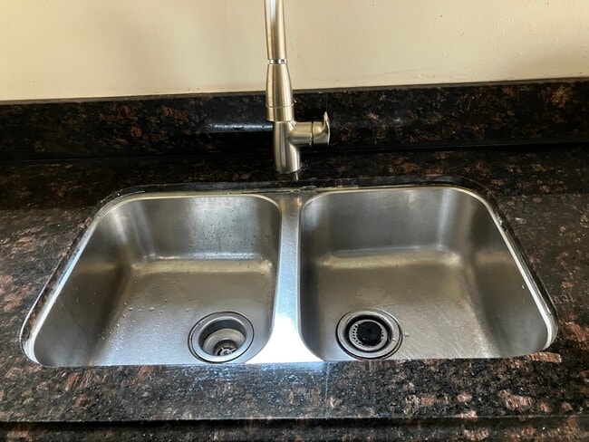 Building Photo - 2404 E 74th St