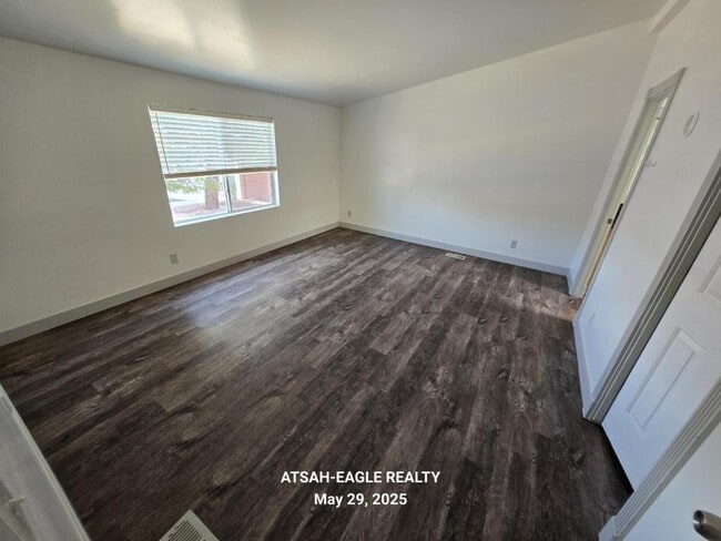 Building Photo - 853 Sandpiper Dr