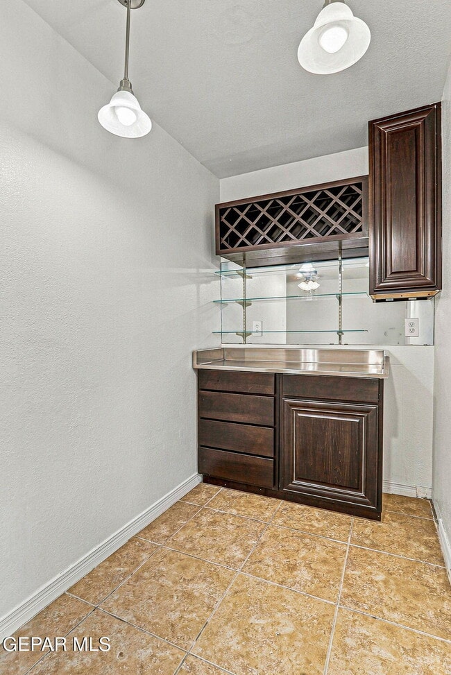 Building Photo - 6340 Modesta St