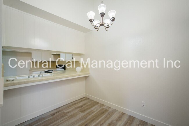 Building Photo - 5905 Auburn Oaks Dr