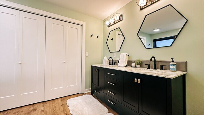 Building Photo - Beautiful 3 Bed 2.5 Bath Home!