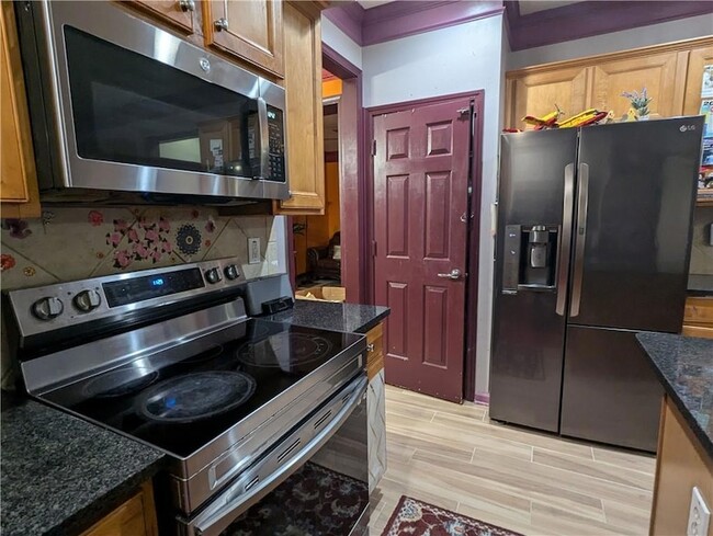 Building Photo - 815 Earlham Dr