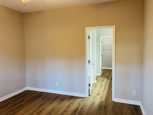 Building Photo - Wow! Check out this charming 3 bedroom 2.5...