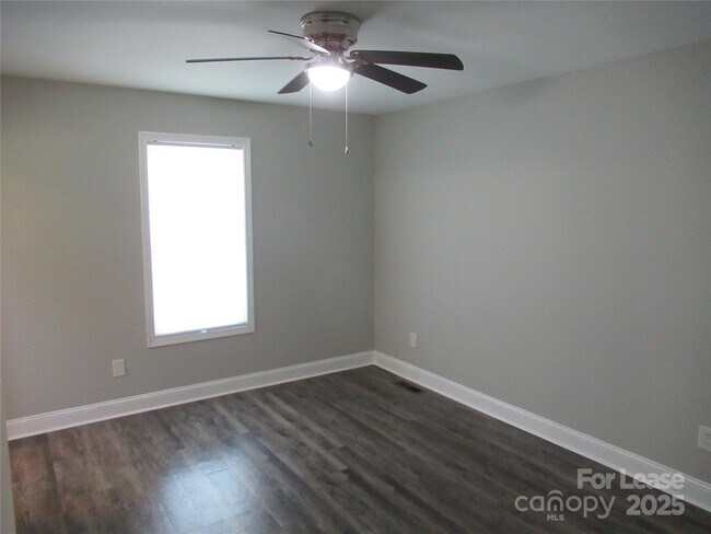 Building Photo - 604 Victory Grove Church Rd