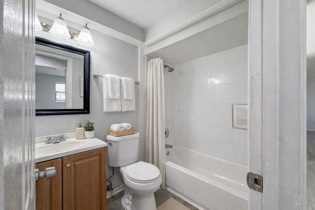 Building Photo - Renovated 4BR/2BA Pool Home in Jacksonville, FL | Fenced Yard | Pets Welcome