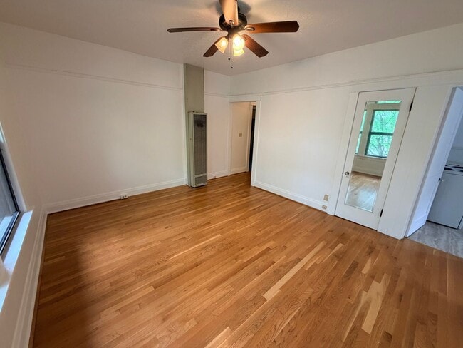 Building Photo - One Bedroom Second Floor Unit Ladd's Addition/Hawthorne District