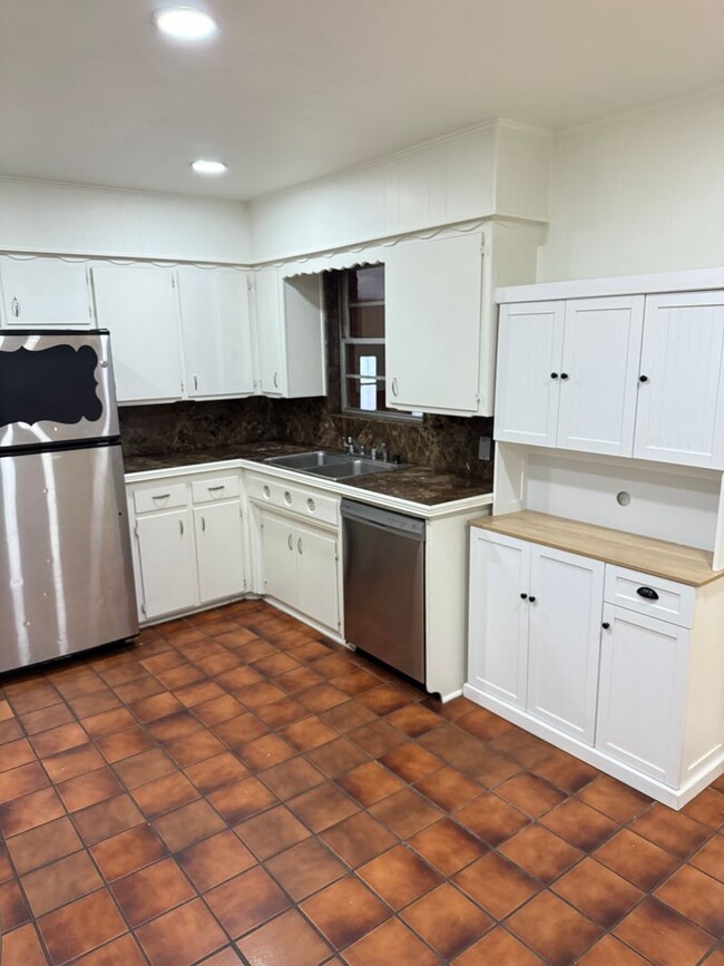 Building Photo - Charming 3-Bedroom Home for Rent in The Vi...