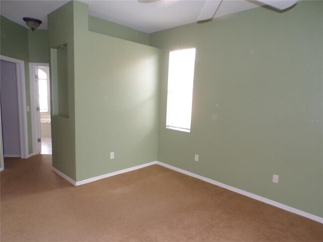 Building Photo - 2732 Royal Palm Dr