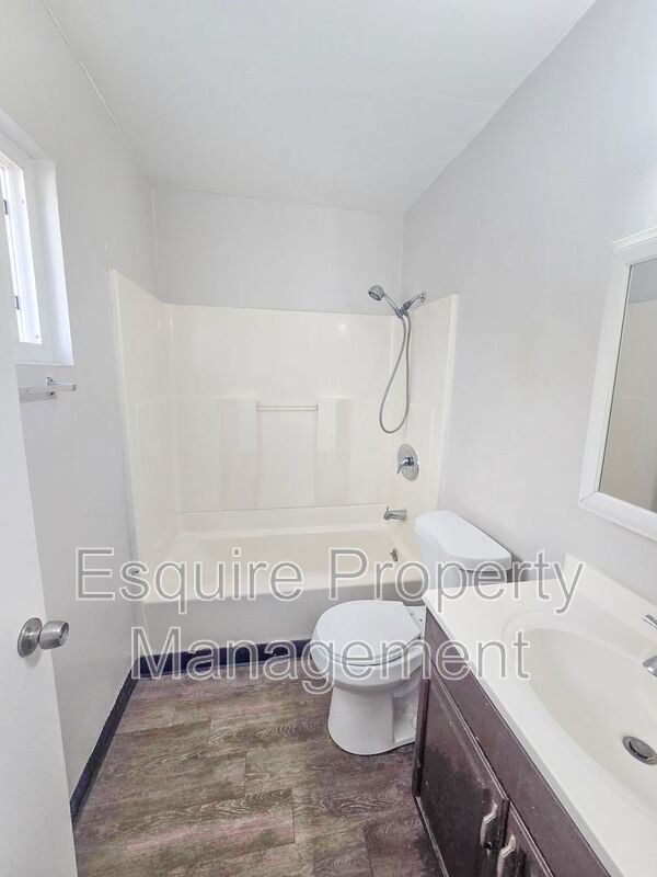 Building Photo - 974 Ashland Ave