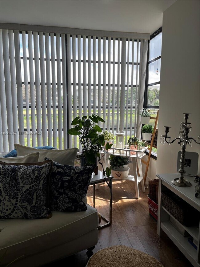 Building Photo - 1518 Whitehall Dr