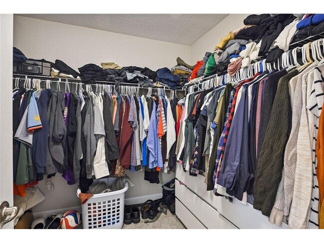 Building Photo - 6303 Jensen Ave S