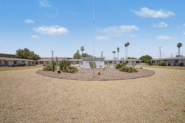 Building Photo - 10606 W Oakmont Dr