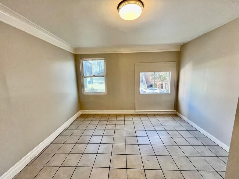 Building Photo - 439 Union Dr