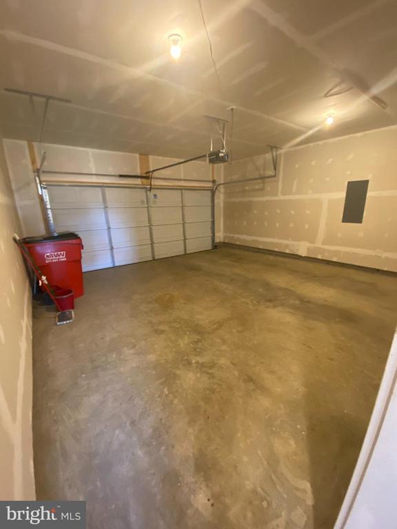 Building Photo - 214 Gumspring Dr