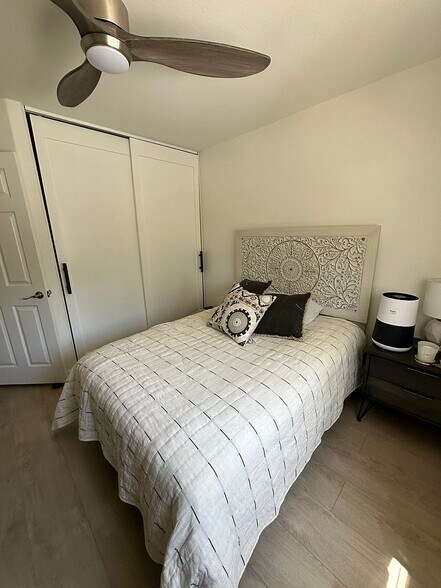 Building Photo - 859 S Songbird Cir