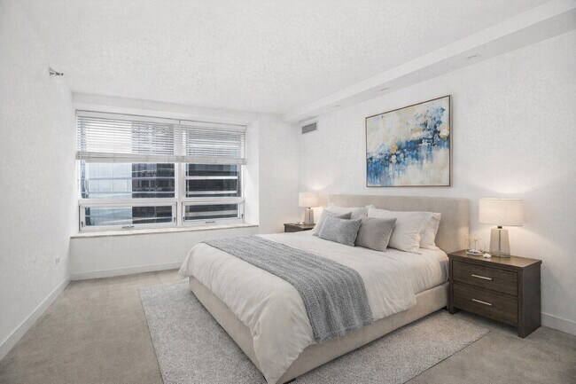 Building Photo - 512 N McClurg Ct