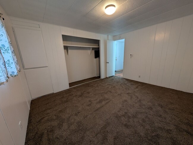 Building Photo - 2 Bedroom 1 Bath House with Detached Garage/Workshop