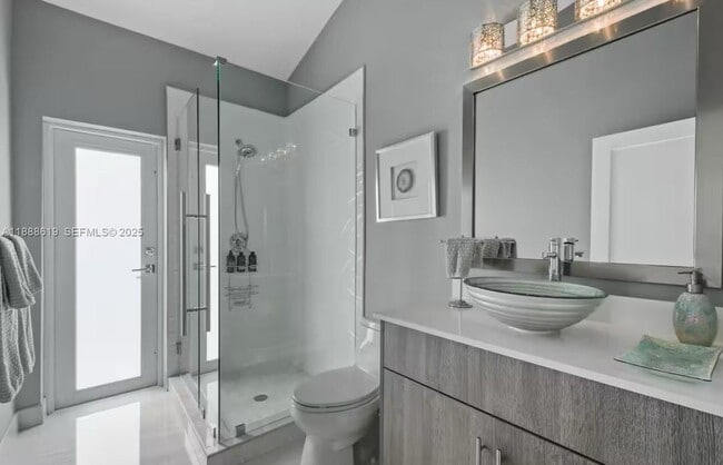 Building Photo - 7101 W Lake Dr