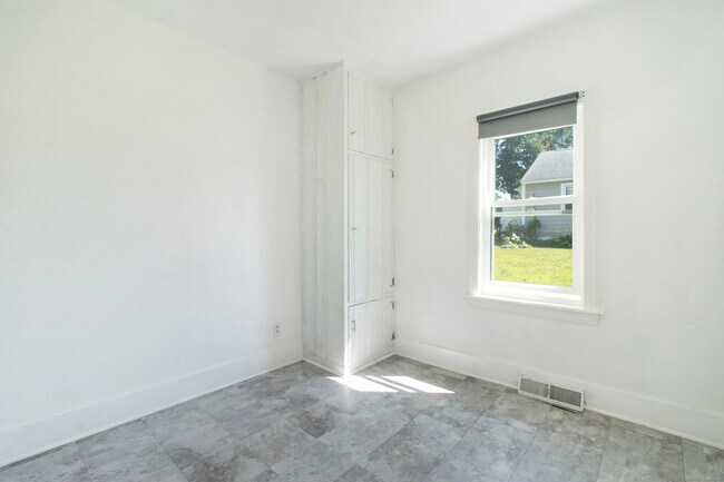 Building Photo - 38 Mohican Rd