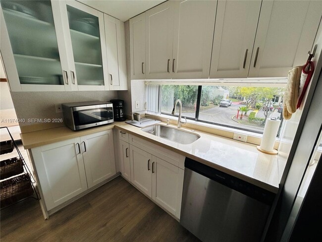 Building Photo - 17021 N Bay Rd