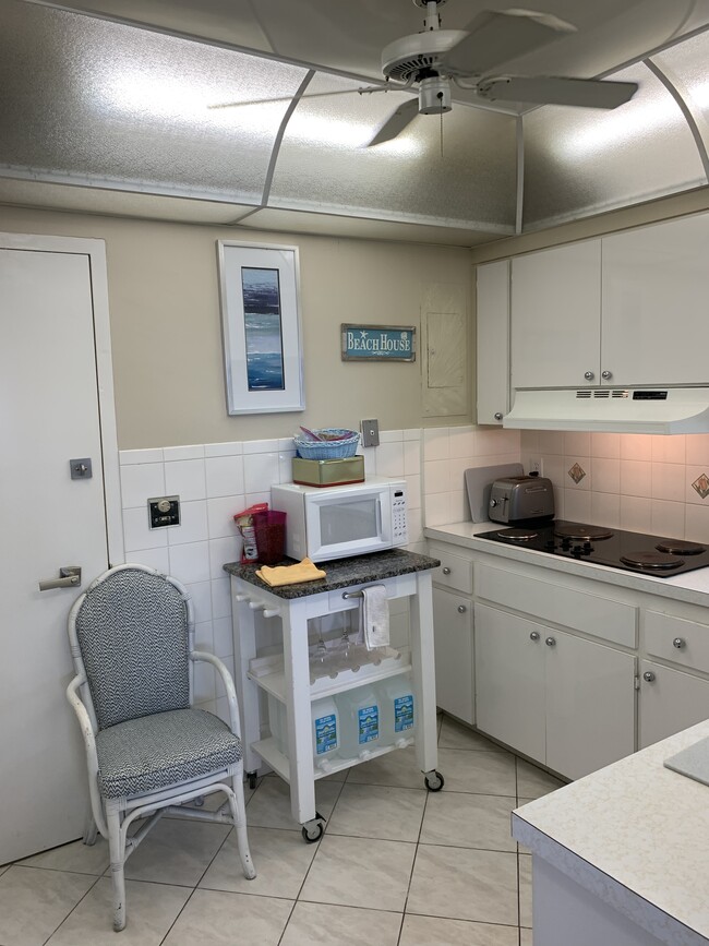 kitchen - 3700 Galt Ocean Dr