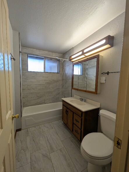 Building Photo - 1052 Thermalito Ave