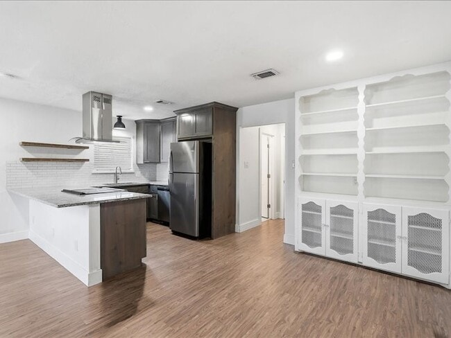 Building Photo - 2531 W Twelfth St