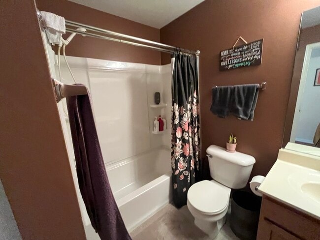 Building Photo - 408 Woodview Cir