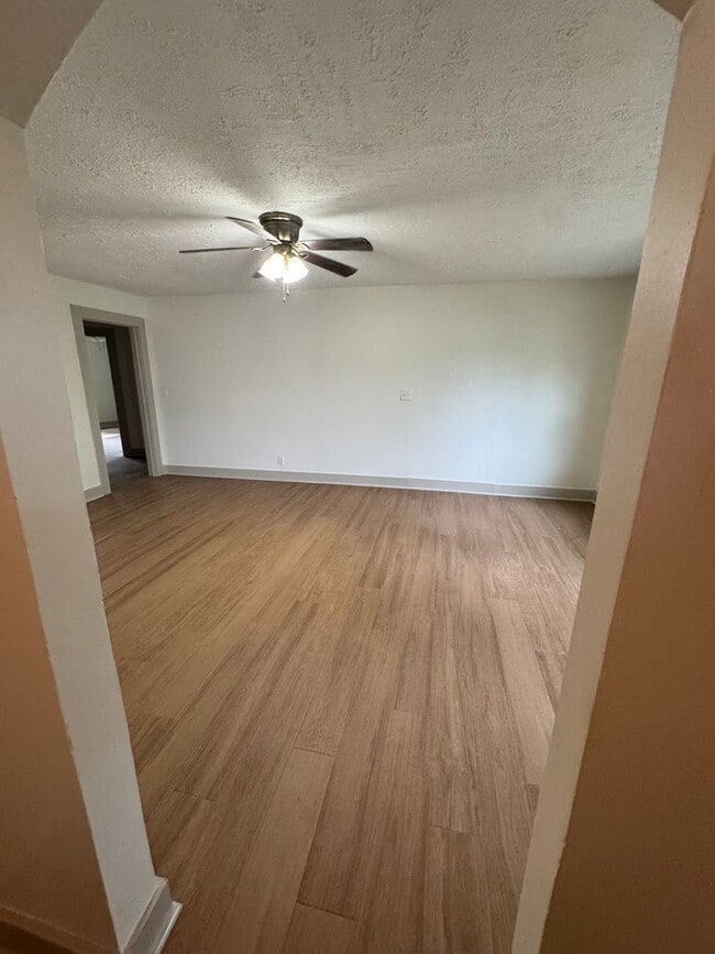 Building Photo - Newly Remodeled 3Bd/2Ba House
