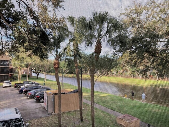 Building Photo - 15405 Miami Lakeway N
