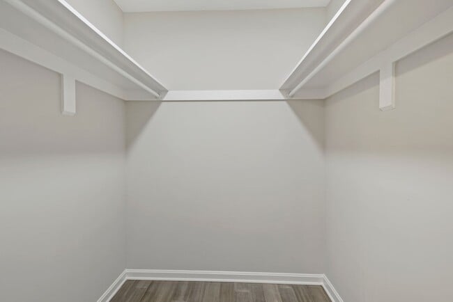 Building Photo - 2815 Lee Oaks Ct