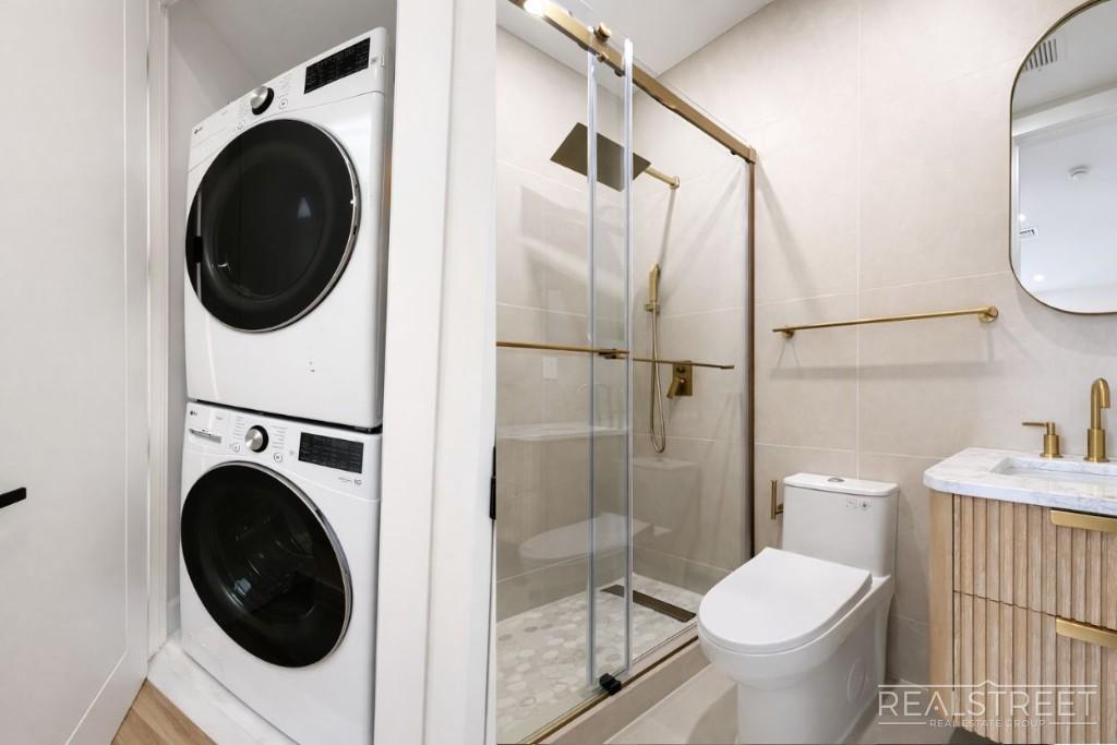 Building Photo - 4BR/2BA with In-Unit Washer & Dryer