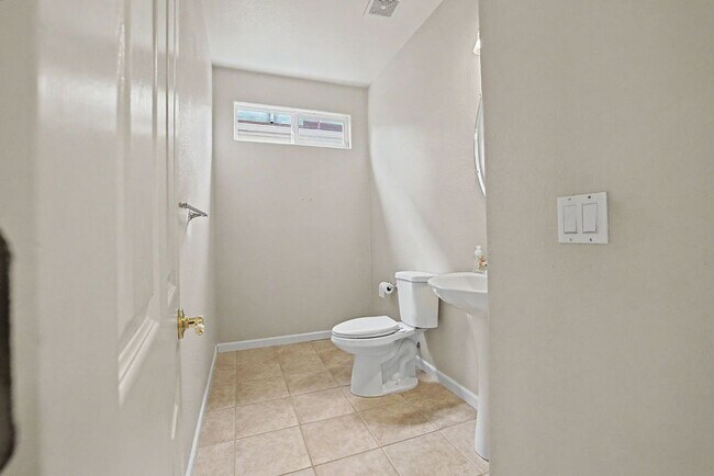 Building Photo - 4865 Peninsula Point Dr