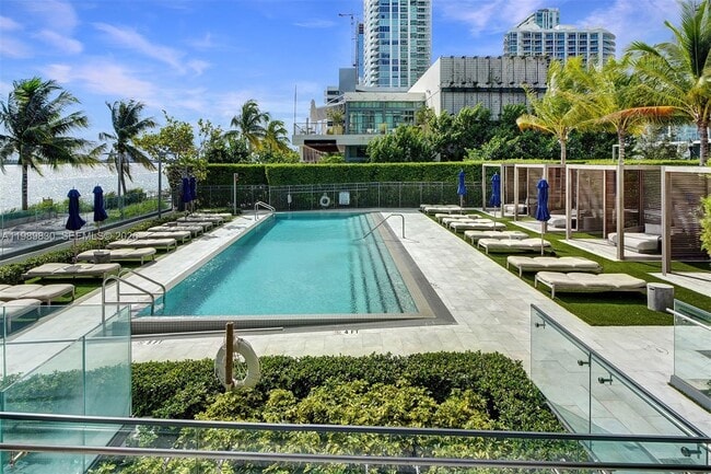 Building Photo - 3131 NE 7th Ave